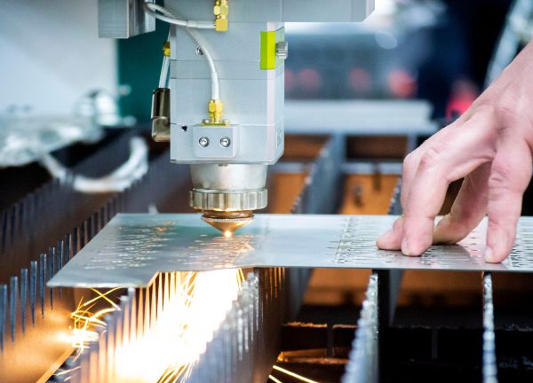 Plasma cutting machine